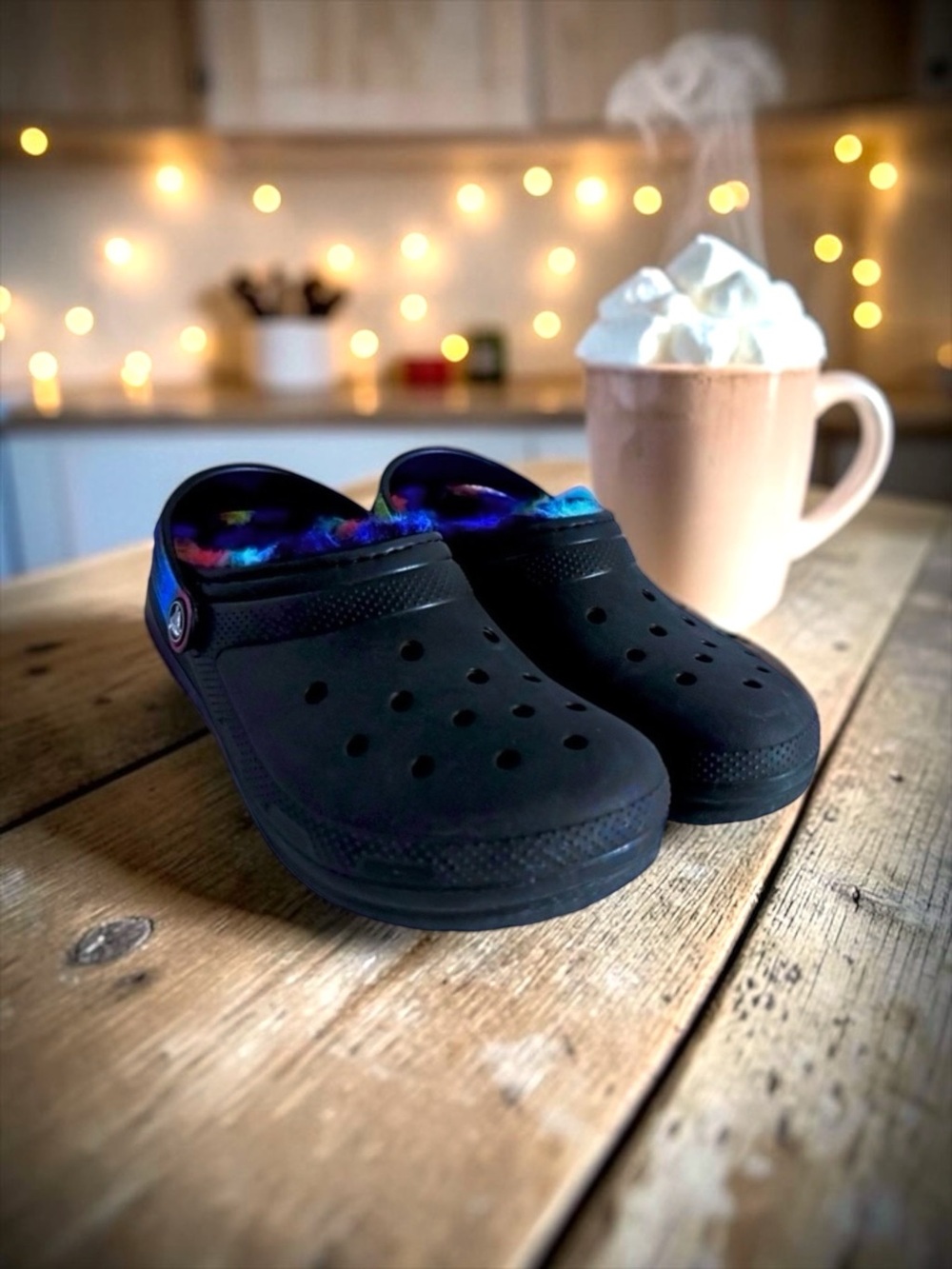 Crocs Big Kids Lined Clogs Black Rainbow Fuzzy Interior Youth 4 ❄️
